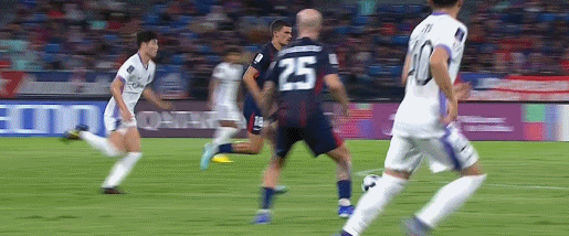 世界杯赛事直播app下载-半场：柔佛新山0-0广岛三箭，金朱晟染红，双方共3次中框